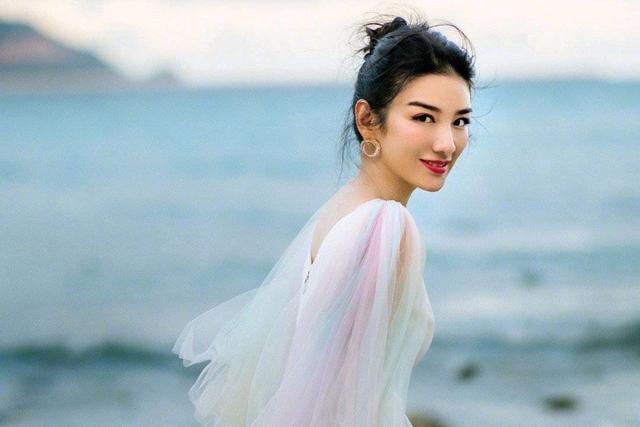 小燕子紫薇重聚首马伊琍黄奕合影晒图同为离婚俩人状态差太多