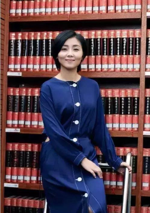 42岁高颜值女科学家至今未婚,颜宁:我不结婚,不欠谁一