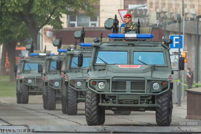俄罗斯宪兵部队的"虎m"轻型装甲车. (来自:hawk26讲武堂)