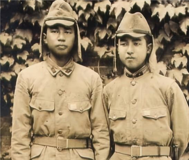 二战日本军人脑袋后面的两片布是什么?虽然很丑却也有