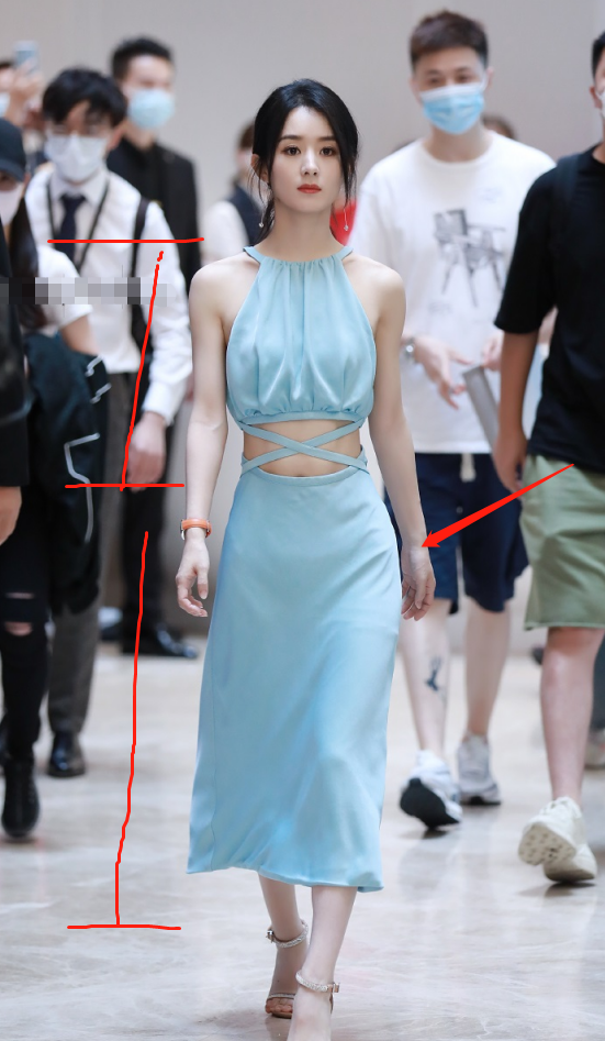 赵丽颖 露腰装被吐槽"五五分"身材,我却唯爱,她无精修