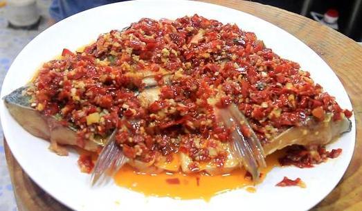 湖南名菜剁椒鱼头,教你怎么做才好吃,鱼肉鲜嫩q滑入味