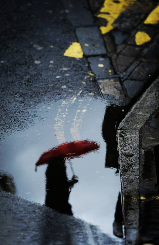 这个老外雨夜拍出最具电影感街道!真要创作,任何天气