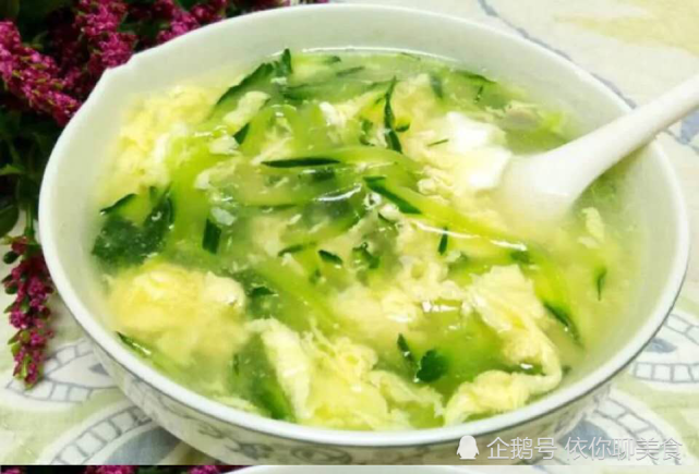 第三道是黄瓜鸡蛋汤,清淡而鲜美的蔬菜汤.