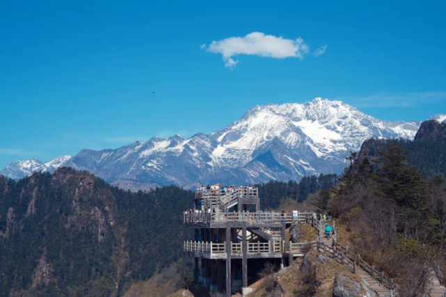 整整免票2个月!西岭雪山徒步登山不要门票,这周预约就能去!