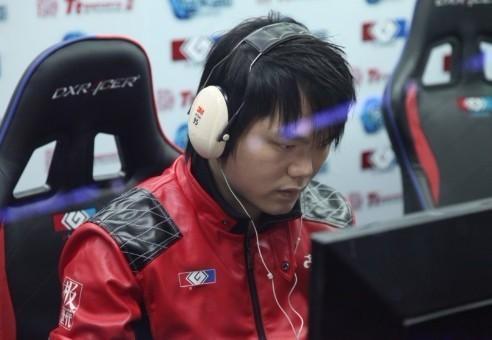 《魔兽争霸3》十年磨一剑,fly100%为剑圣而生,跳劈与日常并存