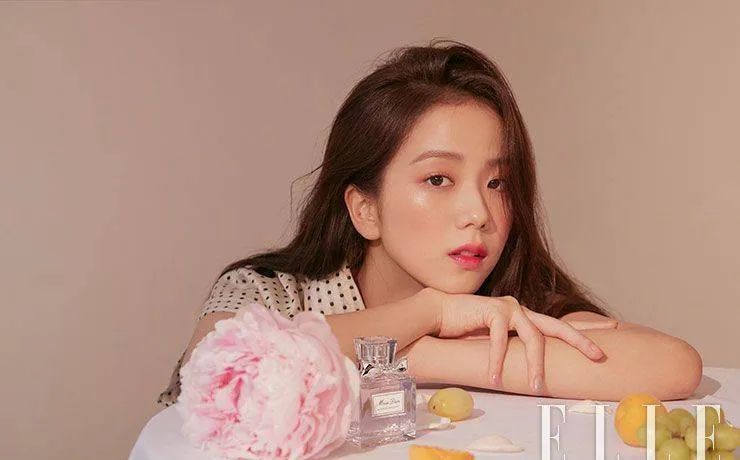 blackpink金智秀《elle》画报公开!清纯可爱,如"人间初恋"