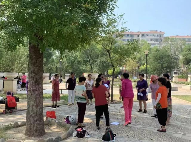 实拍河北区中山公园:天津公园里的大爷大妈,活的到底有多潇洒?