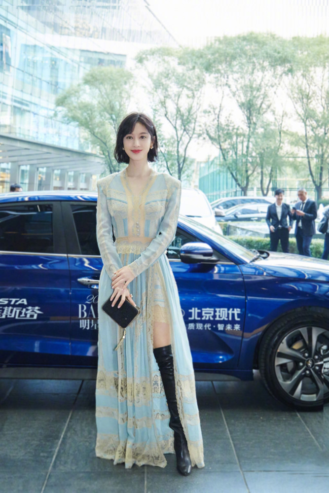 东方气质女孩张俪，电杆长腿＋蚂蚁腰，空中瑜伽练得如仙女下凡