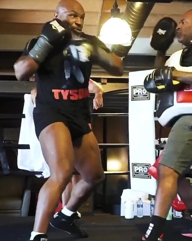 拳王泰森最新训练视频流出!肌肉饱满,力量速度极佳!