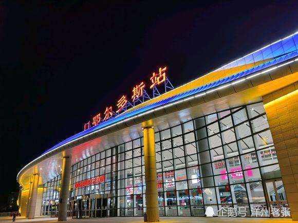 包海高铁全线由内蒙古包头出发,向南经过鄂尔多斯进入陕西境内;过