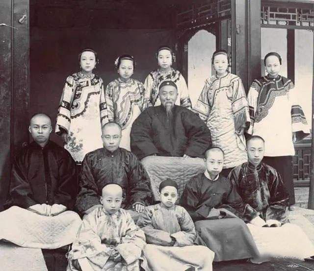 李鸿章孙子:财富过亿,10多岁沉迷柳巷,中年输光家产,贫困致死