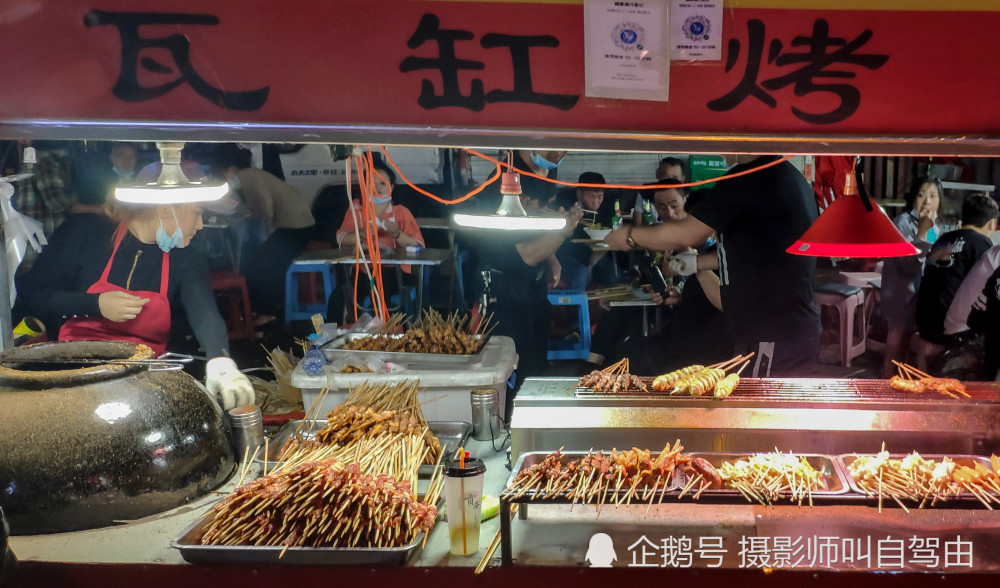 哈尔滨三大夜市之一香坊大街夜市