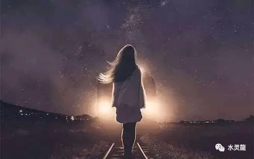 那你有多长时间是自己独自一人在漆黑的夜晚放声痛哭的呢?