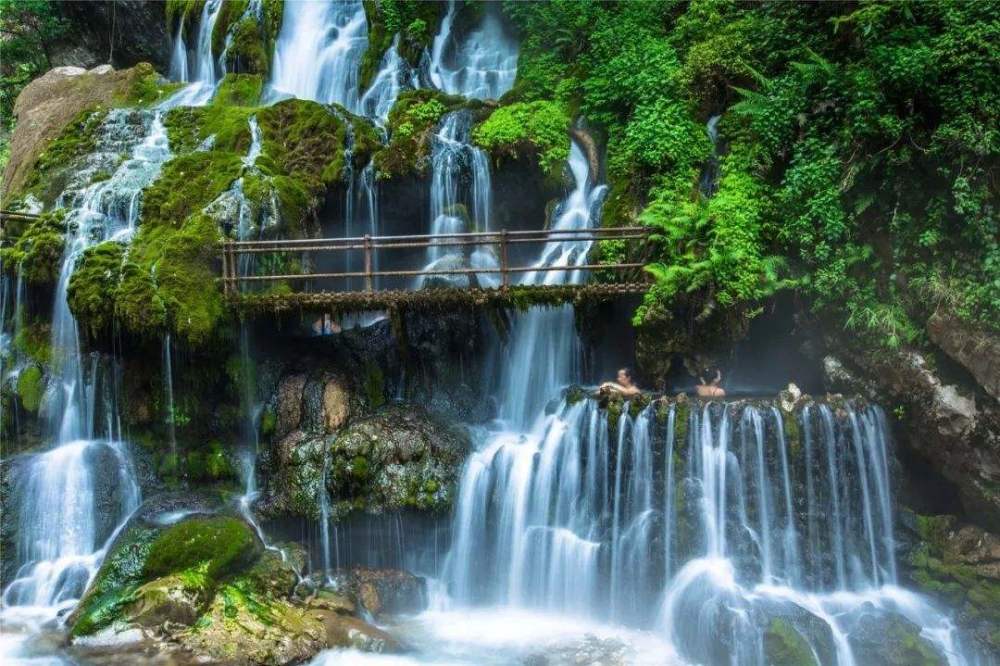 凉山景点甚少,只是适合夏季避暑和冬季过冬,空气好,没有川西夏季雨季