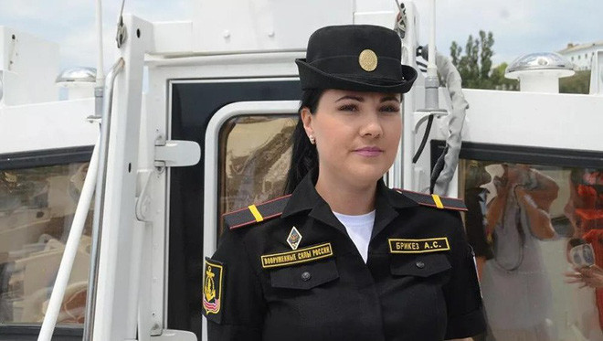 俄罗斯存在兵源不足问题,开始征召女水兵上舰,个个体格十分健壮