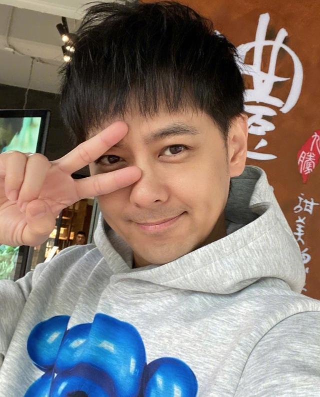 9位70后中年男明星的形象,面容如30出头,苏有朋的穿搭