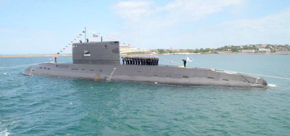 "顿河畔罗斯托夫"号潜艇在黑海