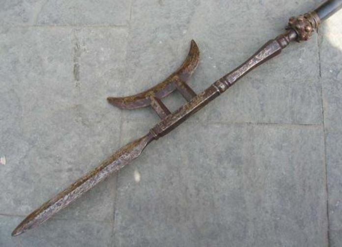 它是我国古代独一无二的冷兵器,是戈和矛的合体,综合了戈和矛的功能