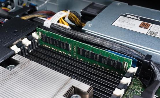 电脑内存ddr3与ddr4大对比,两种内存能通用吗?性能差距大不大