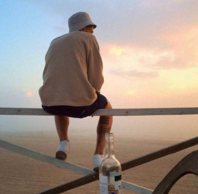 心理测试:三个背影,你觉得哪个更让你心动?测身边有多少人喜欢你