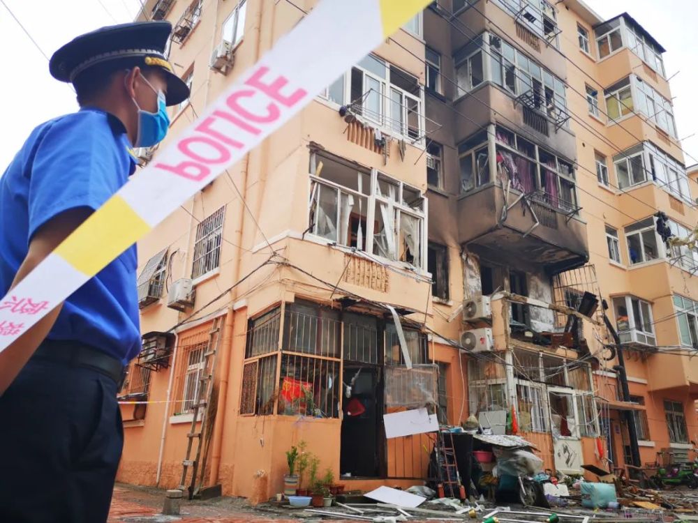 突发!今天青岛一小区发生疑似爆燃事故