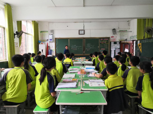 新化县安正学校个性化课堂