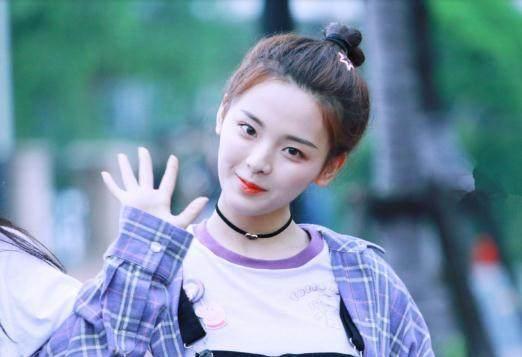 杨超越崩溃式哭泣告别,好笑又感动,她凭什么一路锦鲤