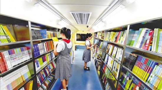 深圳首个少儿流动图书馆启用