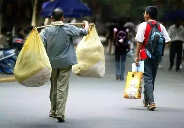 哪有什么岁月静好,不过是父亲在替你负重前行