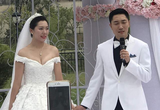 奥运冠军李晓霞晒孕肚官宣二胎,昔日大魔王变温柔妈妈
