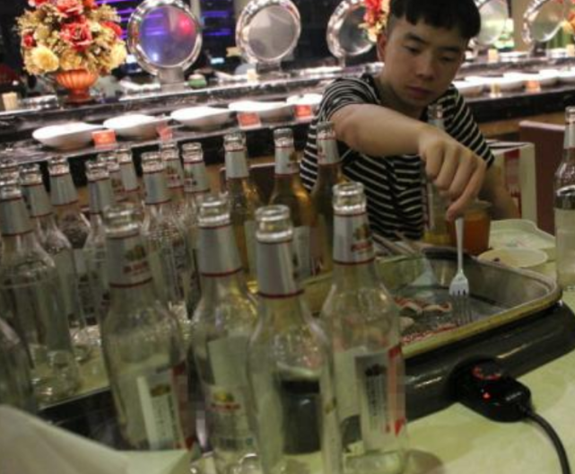 中国最能喝酒的省份,连东北人都喝不过他们,白酒销量全国之首!