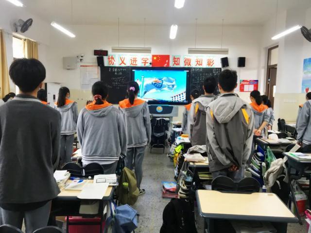 江苏省南京市燕子矶中学举行今天我主讲主题晨会