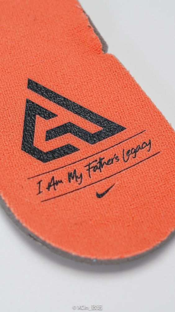 橙色鞋垫后跟印有字母哥logo和 "iam my father`s legacy"