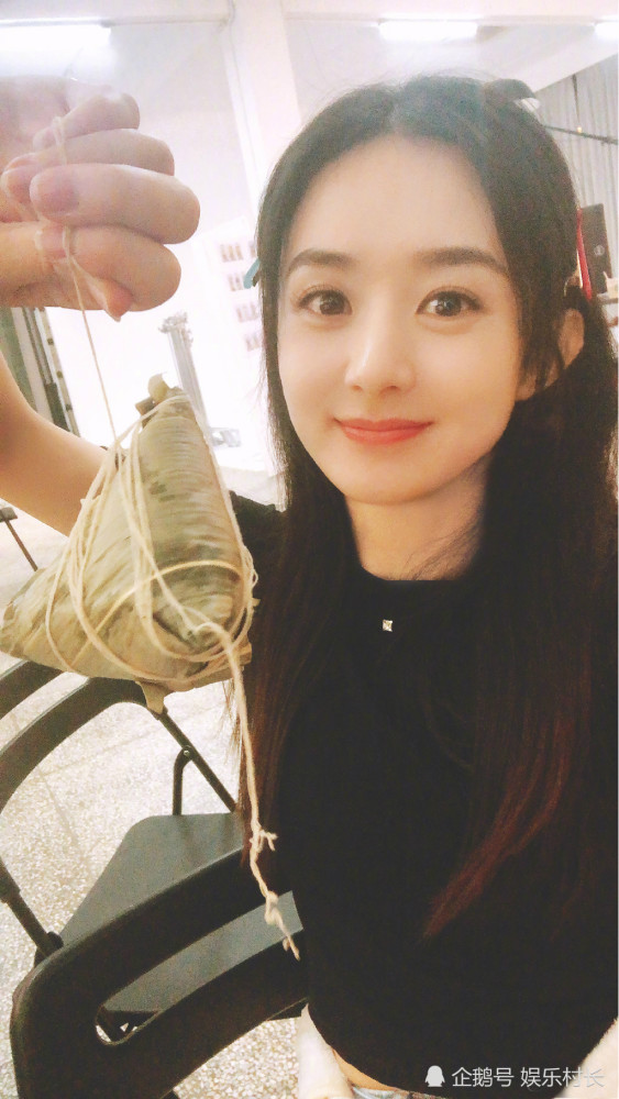 赵丽颖粽子自拍甜度满分,花絮曝光更加美丽,二次元变身却露真实身材