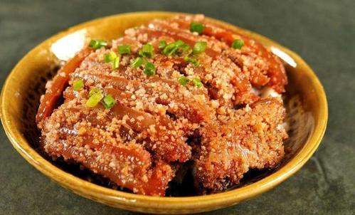 大家好,今天我们做个"重庆十大名菜"之一《粉蒸肉》