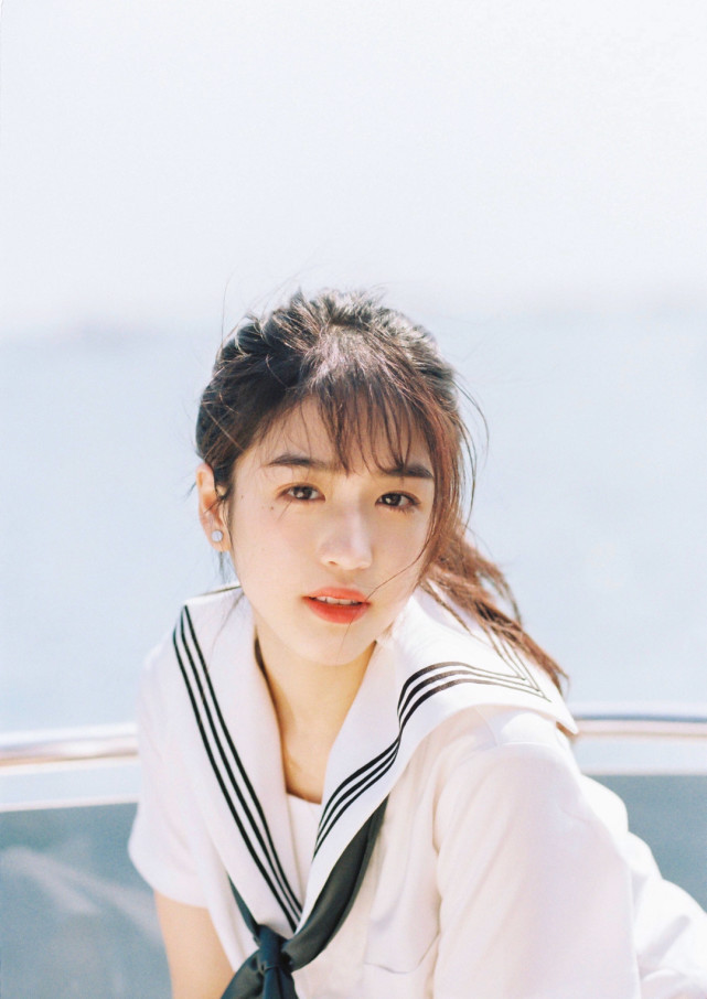 最美校服女生,长发及腰,颜值爆表
