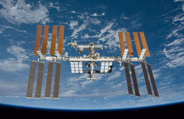 俄航天机构2023年送2名游客前往空间站 普通人将首次参加太空行走