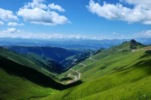 位于古丝绸之路的北道 重镇新疆伊犁清水河镇 地处天山北麓伊犁河谷