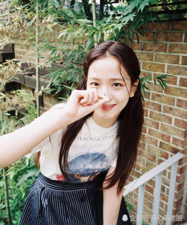 blackpink的jisoo:粉色公主,连空气都充满粉色泡泡 (来自:开心萌说圈)