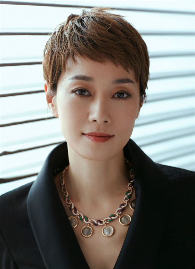 你适合长发还是短发?脸型决定发型的长度,圆脸的女生适合第2种