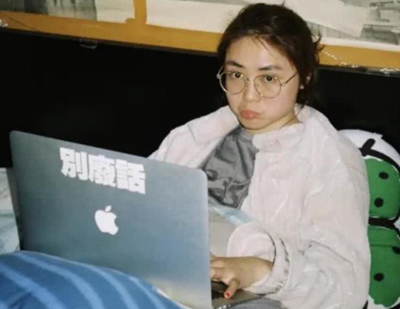 张大仙妹妹照片被疯传,看清正脸后,这一家基因有多