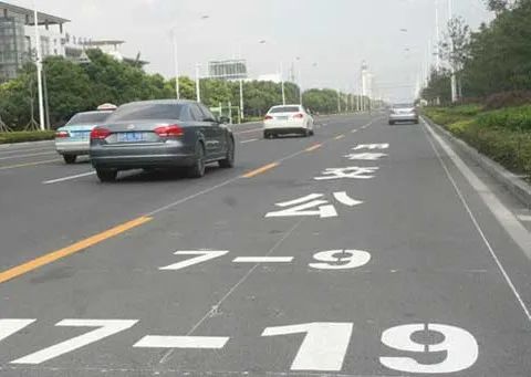 何时可使用公交车专用道?