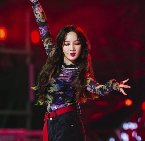 孟佳表演超slay,《姐姐》并不是比拼实力,不然走的就是她
