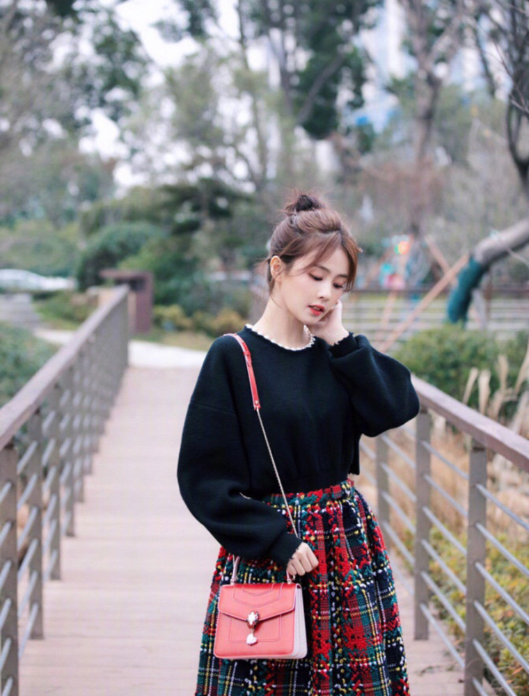 气质优雅大方美女明星白鹿长裙唯美写真