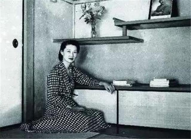张学良重获自由后,他立马飞到美国看望蒋士云,一起住了90天