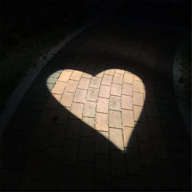 适合 发同伴圈隐约谈恋爱 图片(适合 发同伴圈的照片 关于 恋爱)