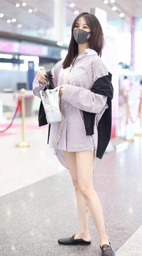 黄晓明前任李菲儿太厉害,全身仅穿一件T,却因“蜜桃身材”惹关注,李菲儿,黄晓明 黄晓明前任李菲儿太厉害,全身仅穿一件T,却因“蜜桃身材”惹关注,李菲儿,黄晓明