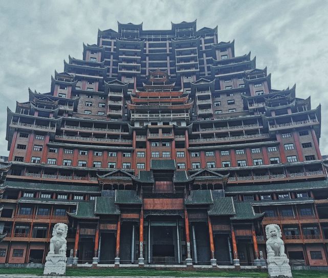 贵州"天下第一水司楼"成烂尾楼!耗资2亿,申报三项吉尼斯纪录