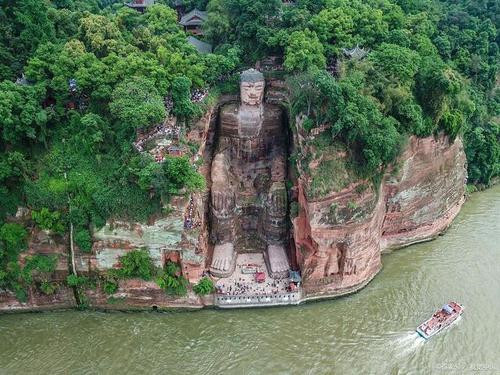 50年前乐山大佛上发现密室,难道宝藏传说是真的?里面